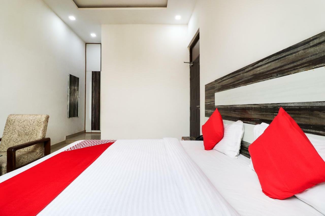 Oyo 39959 Hotel Bandhan Bahraich Esterno foto