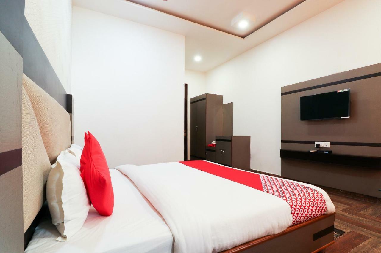 Oyo 39959 Hotel Bandhan Bahraich Esterno foto